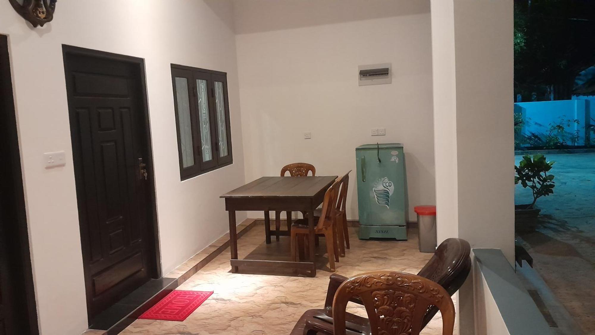 Theepan'S Home นิลาเวลี ภายนอก รูปภาพ