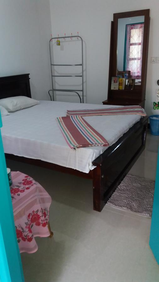 Theepan'S Home นิลาเวลี ภายนอก รูปภาพ