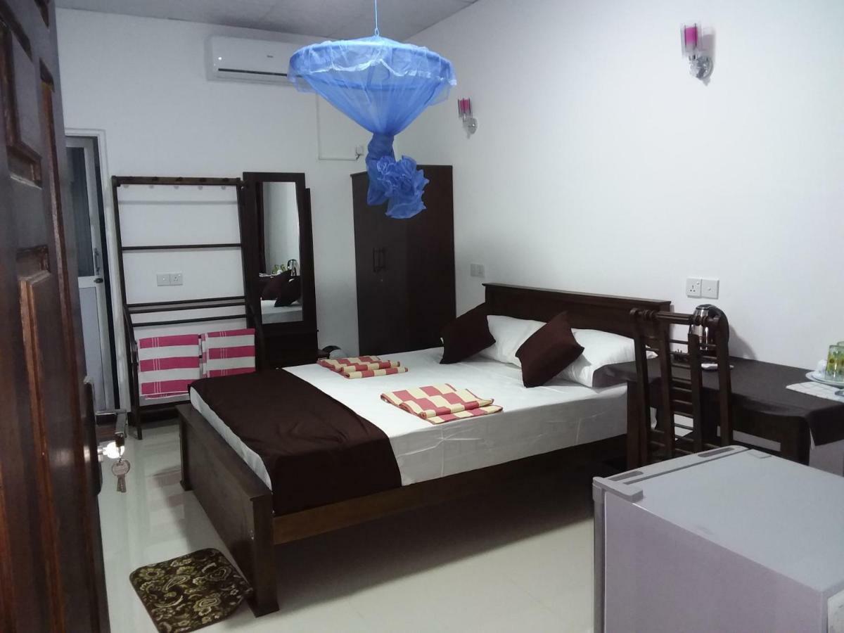 Theepan'S Home นิลาเวลี ภายนอก รูปภาพ