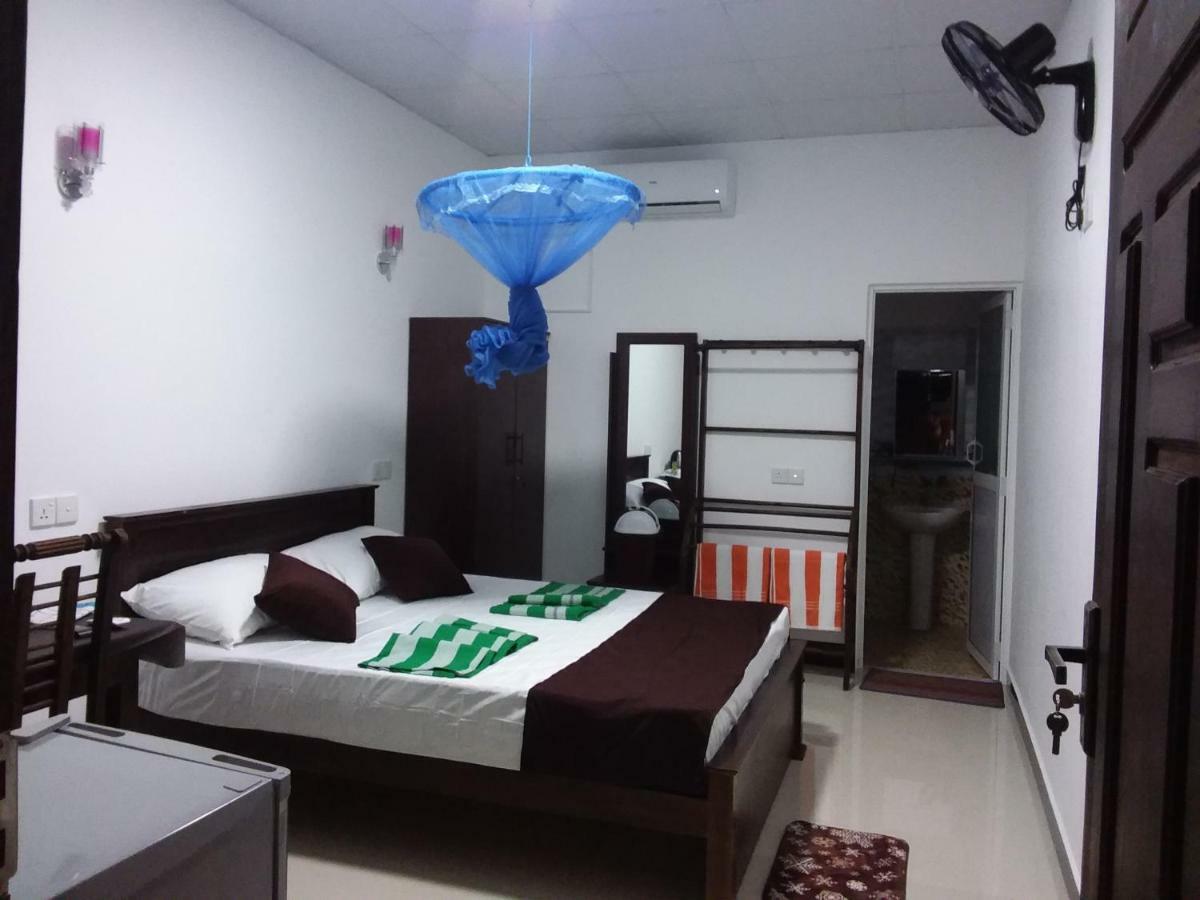 Theepan'S Home นิลาเวลี ภายนอก รูปภาพ