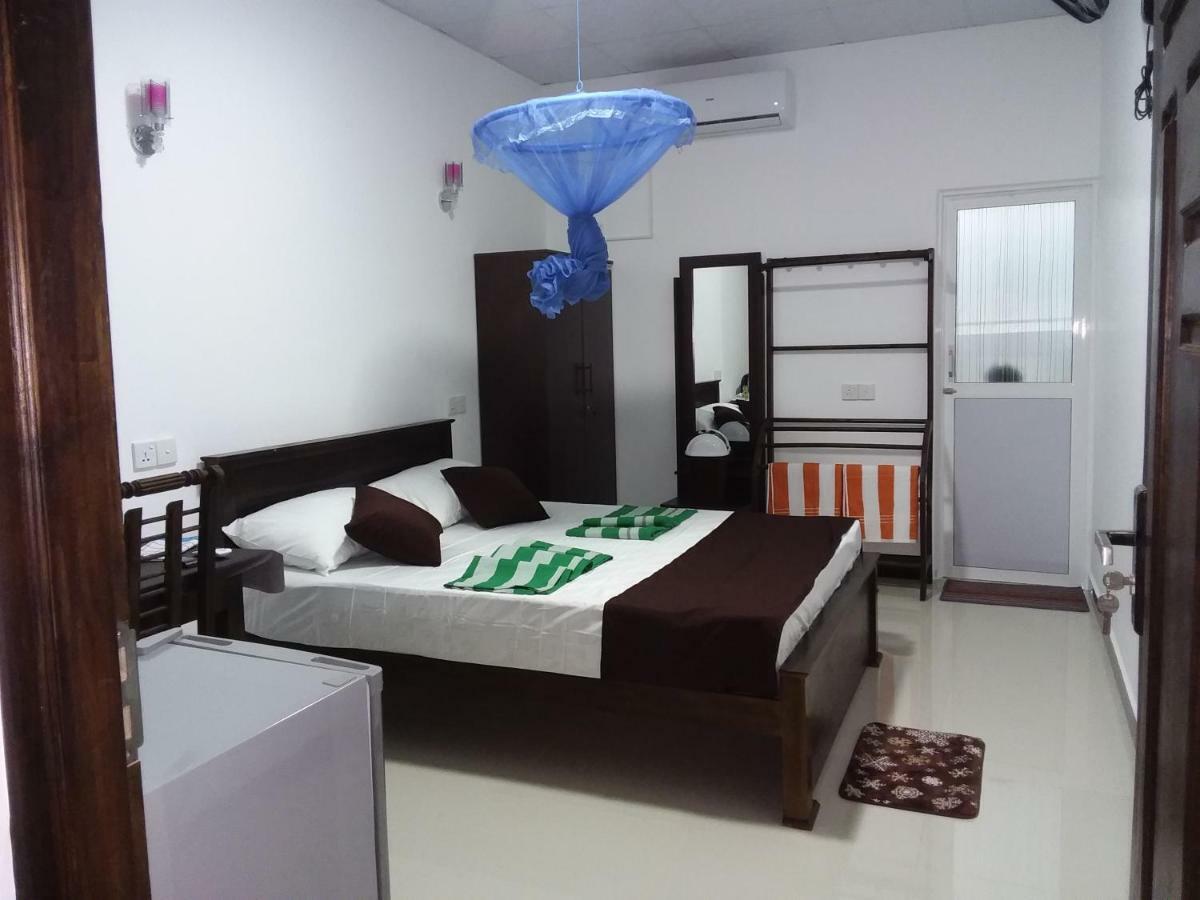 Theepan'S Home นิลาเวลี ภายนอก รูปภาพ