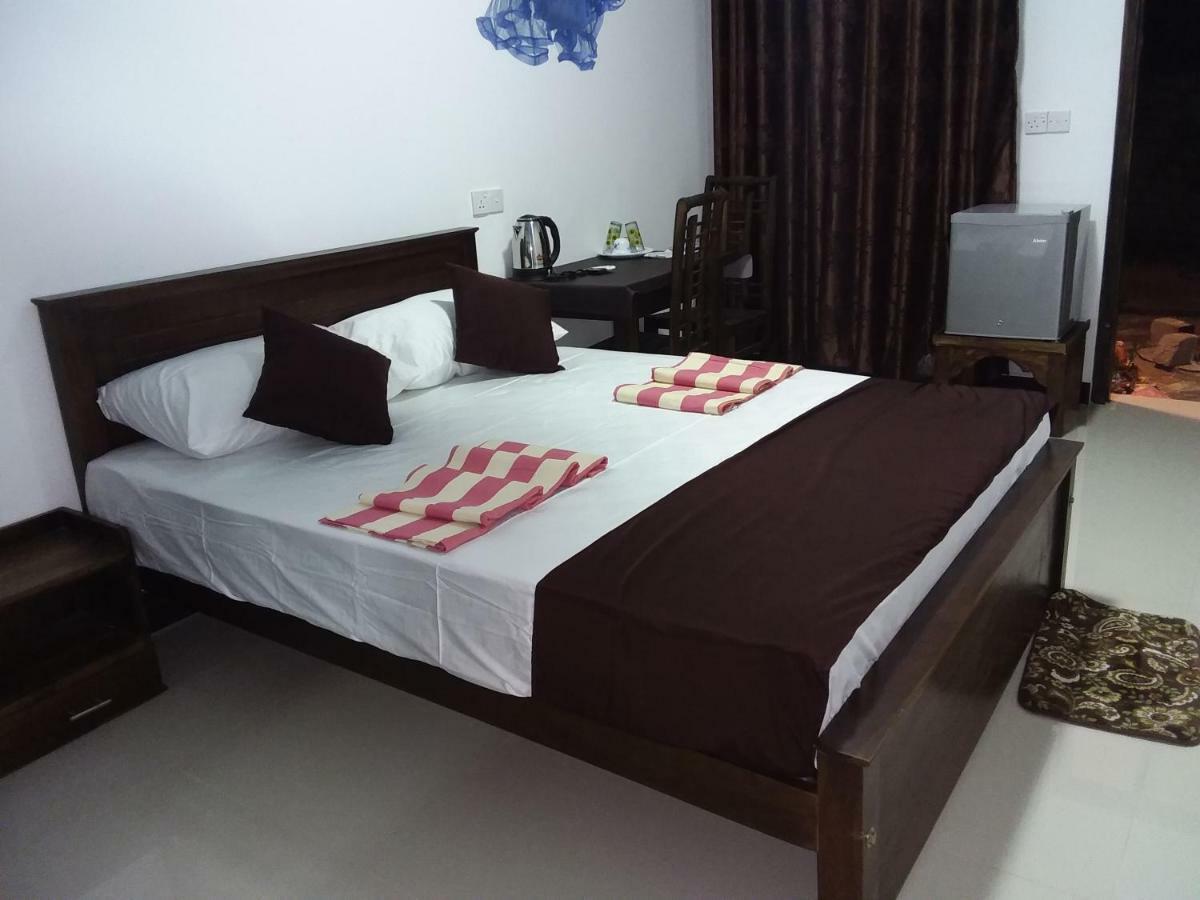 Theepan'S Home นิลาเวลี ภายนอก รูปภาพ