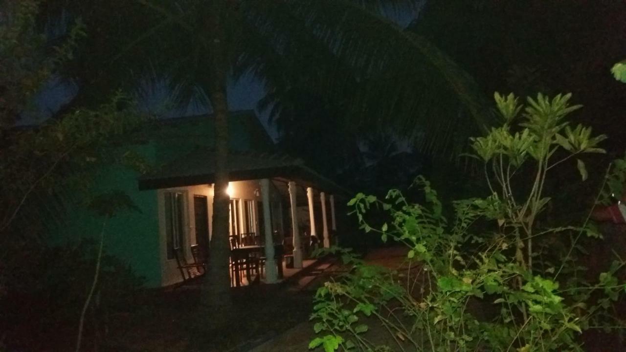 Theepan'S Home นิลาเวลี ภายนอก รูปภาพ