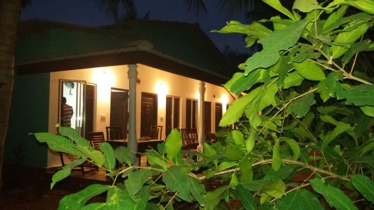 Theepan'S Home นิลาเวลี ภายนอก รูปภาพ
